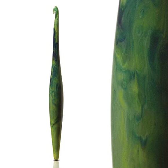 FURLS Streamline Swirl Galaxy Virgo Crochet Hook 7" (5.0 mm ( H )) - Picture 1 of 6